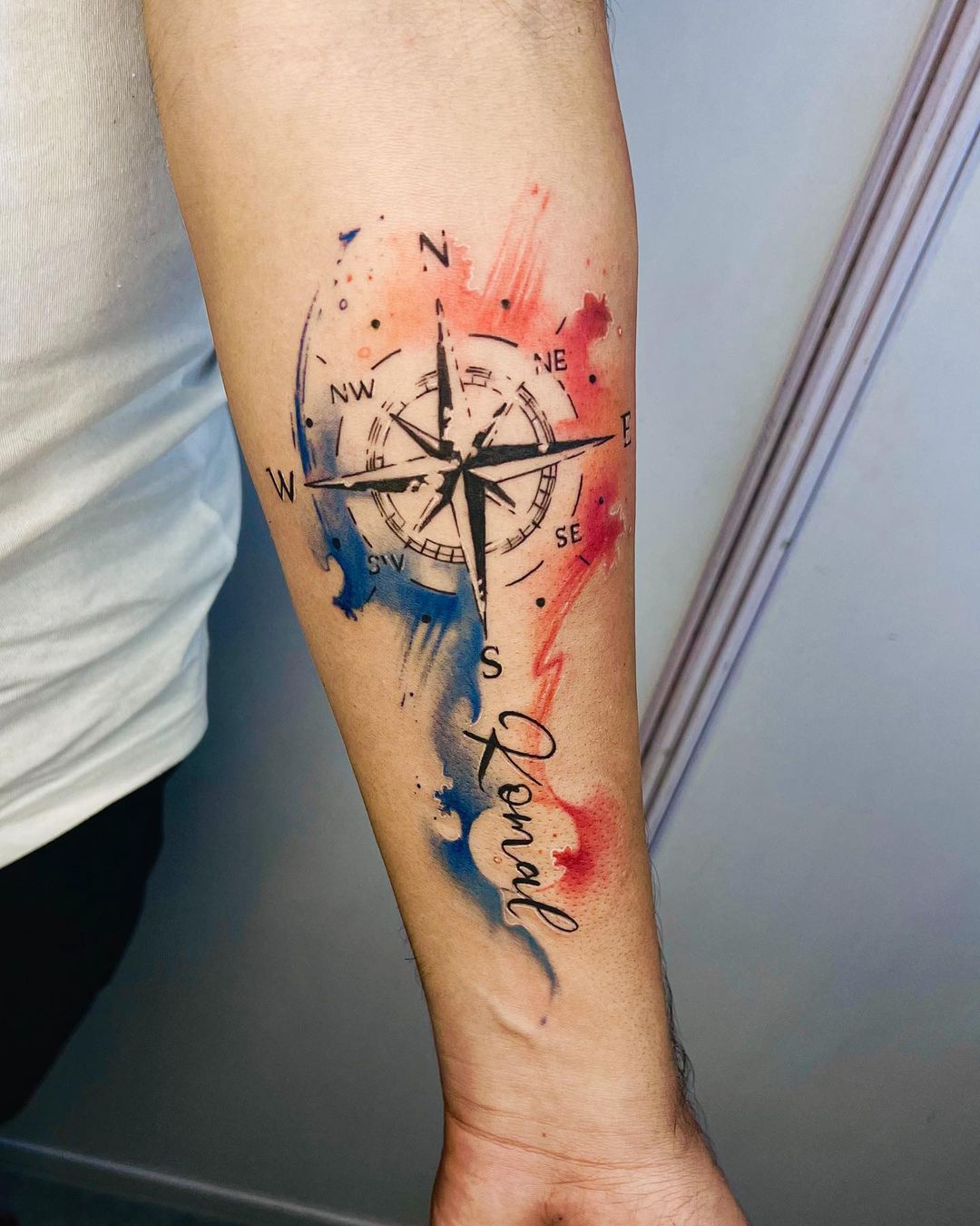 30+ Charming Compass Tattoo Designs Perfect for Every Story