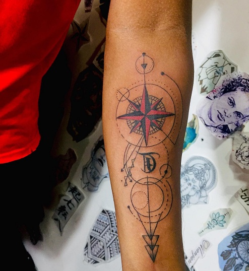 30+ Charming Compass Tattoo Designs Perfect for Every Story