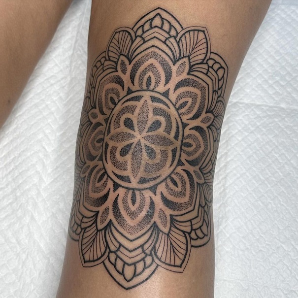 30+ Striking Knee Tattoo Designs to Unleash Your Style