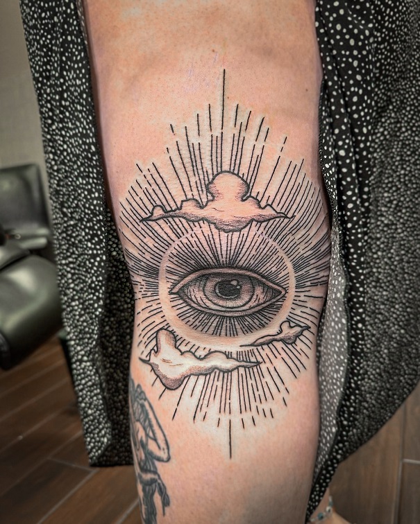 30+ Striking Knee Tattoo Designs to Unleash Your Style