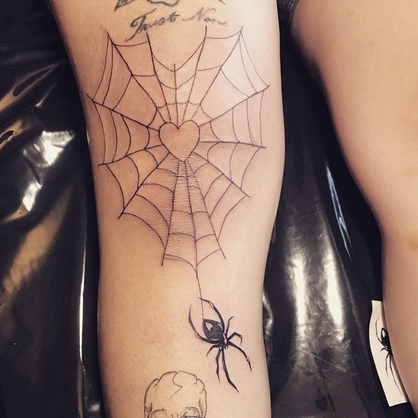 30+ Striking Knee Tattoo Designs to Unleash Your Style