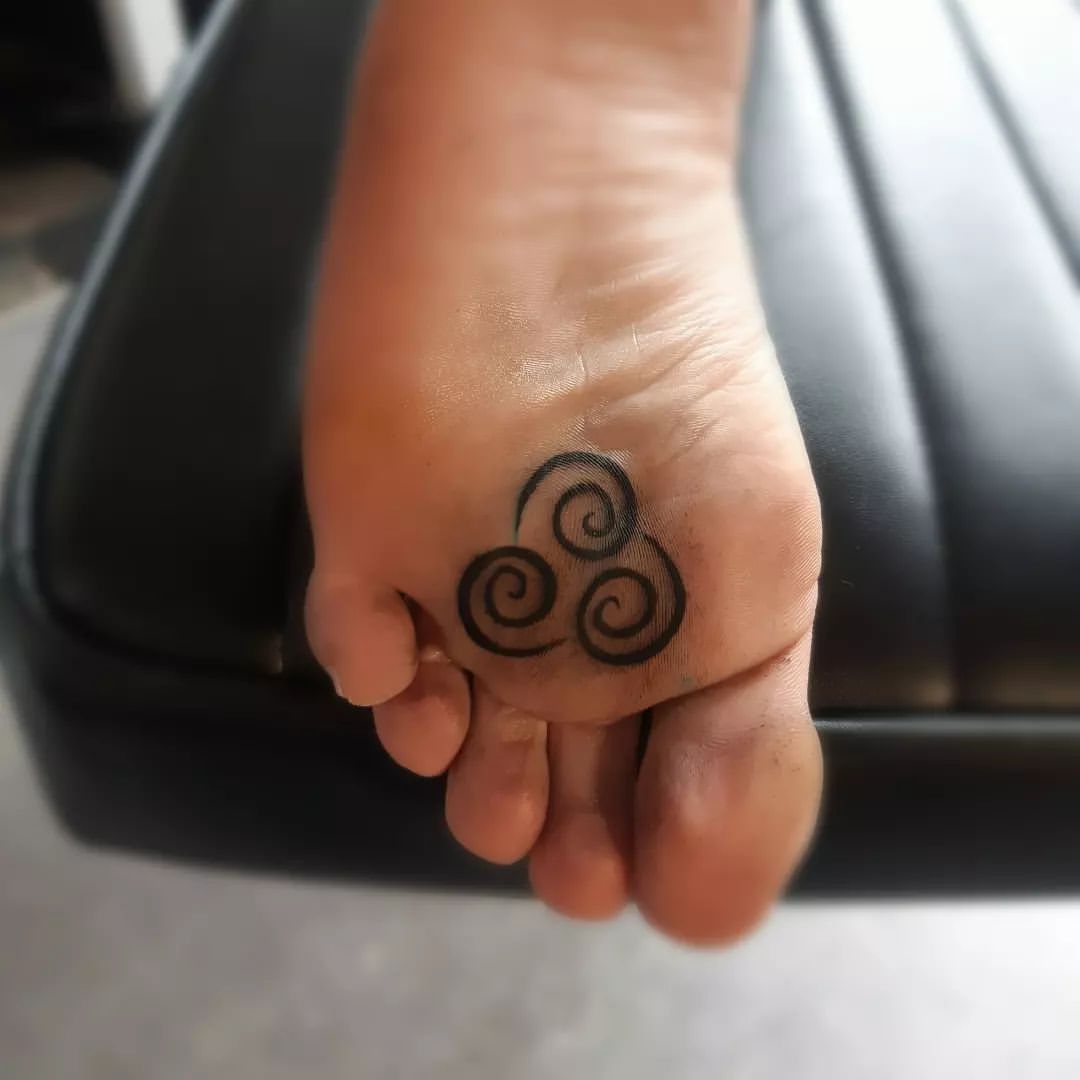40 Meaningful Foot Tattoo Designs with Significance 2024