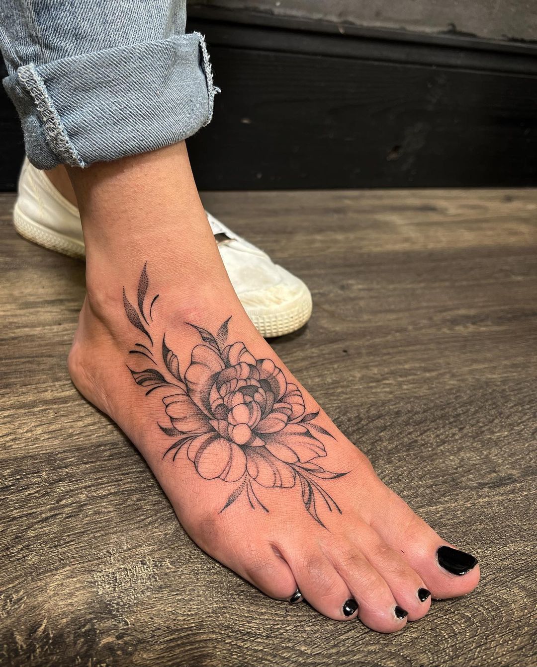 40 Meaningful Foot Tattoo Designs with Significance 2024