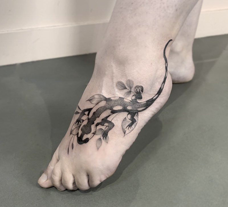 40 Meaningful Foot Tattoo Designs with Significance 2024