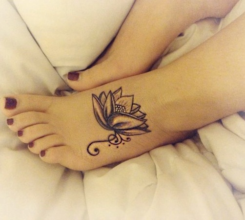 40 Meaningful Foot Tattoo Designs with Significance 2024