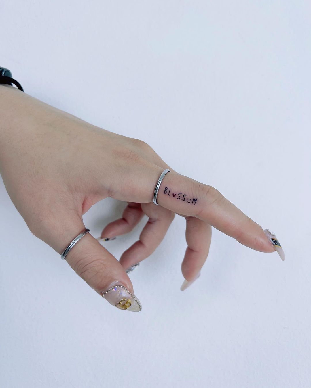 35+ Fantastic Finger Tattoo Designs Curated Just for You