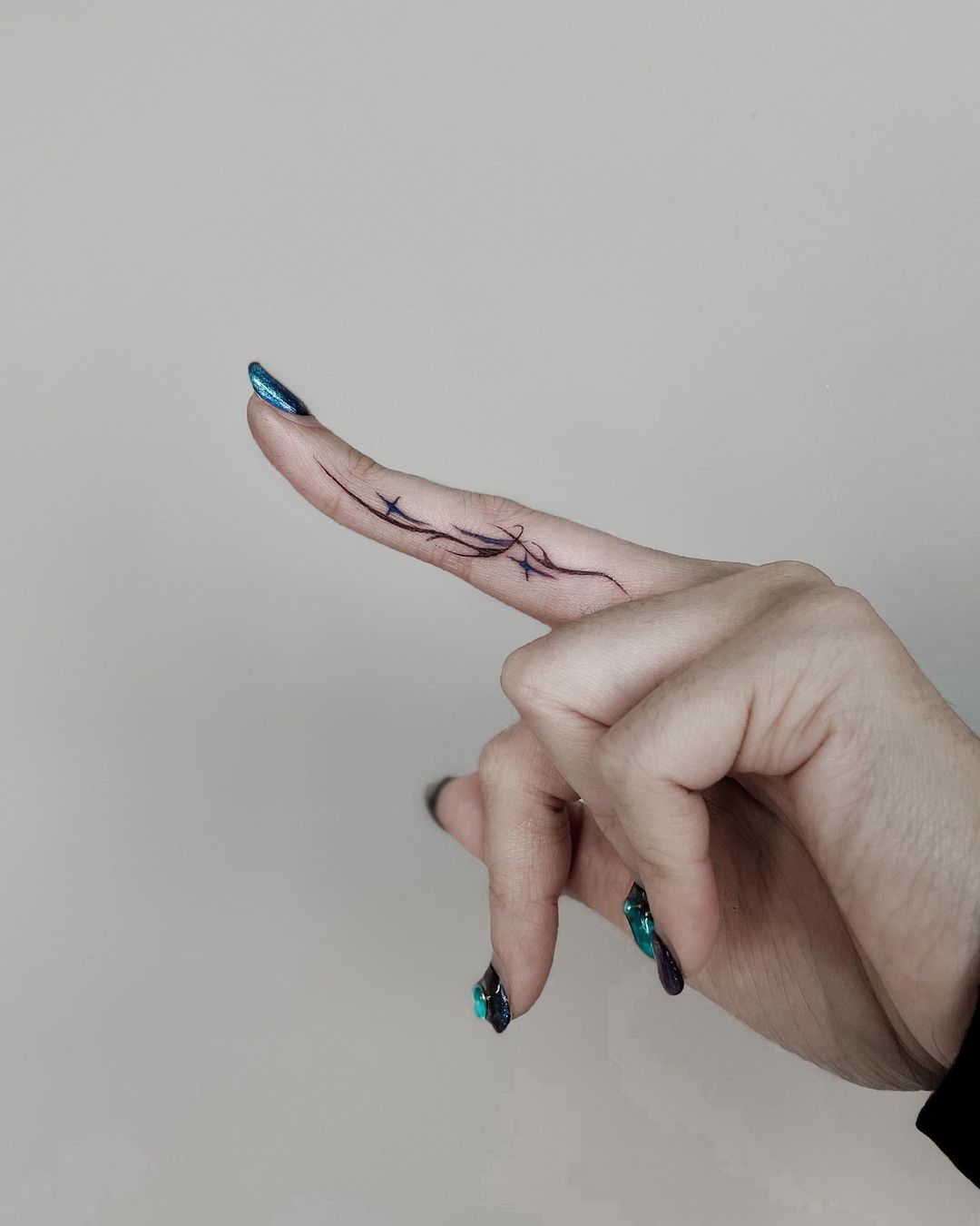 35+ Fantastic Finger Tattoo Designs Curated Just for You