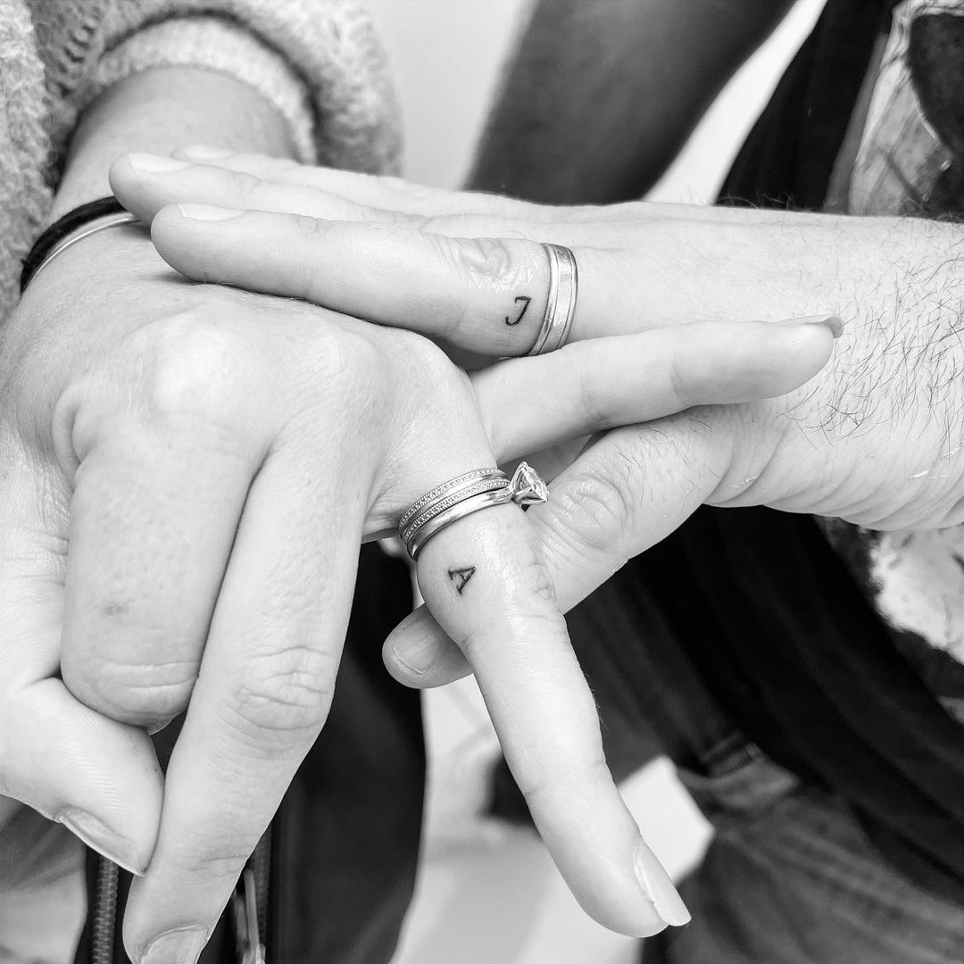 35+ Fantastic Finger Tattoo Designs Curated Just for You