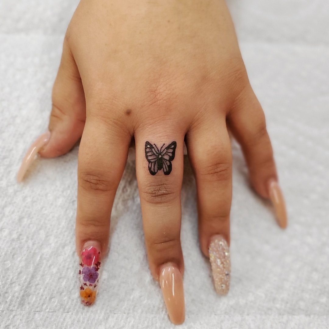 35+ Fantastic Finger Tattoo Designs Curated Just for You