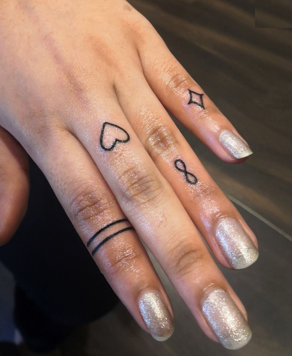 35+ Fantastic Finger Tattoo Designs Curated Just for You