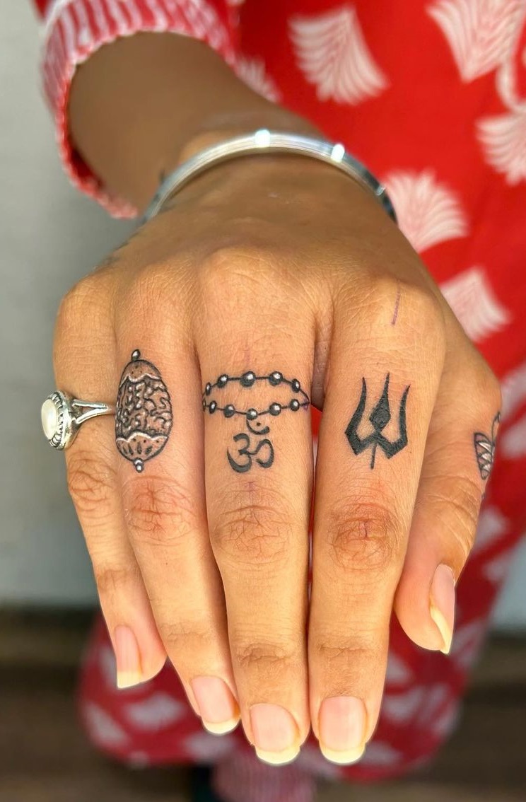 35+ Fantastic Finger Tattoo Designs Curated Just for You