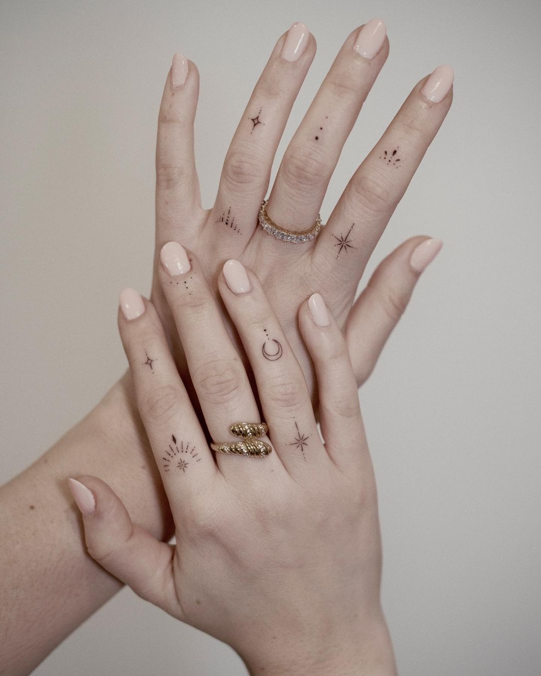 35+ Fantastic Finger Tattoo Designs Curated Just for You