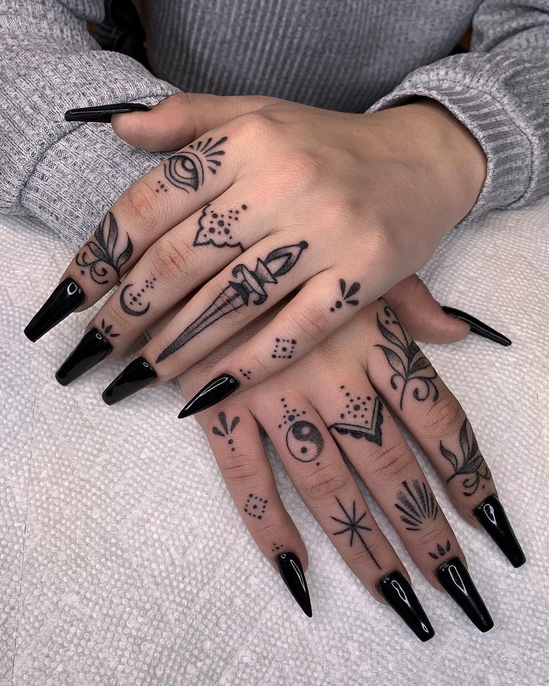 35+ Fantastic Finger Tattoo Designs Curated Just for You