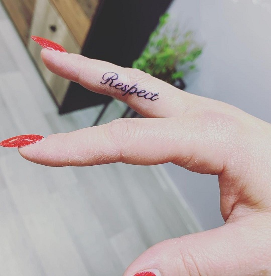 35+ Fantastic Finger Tattoo Designs Curated Just for You