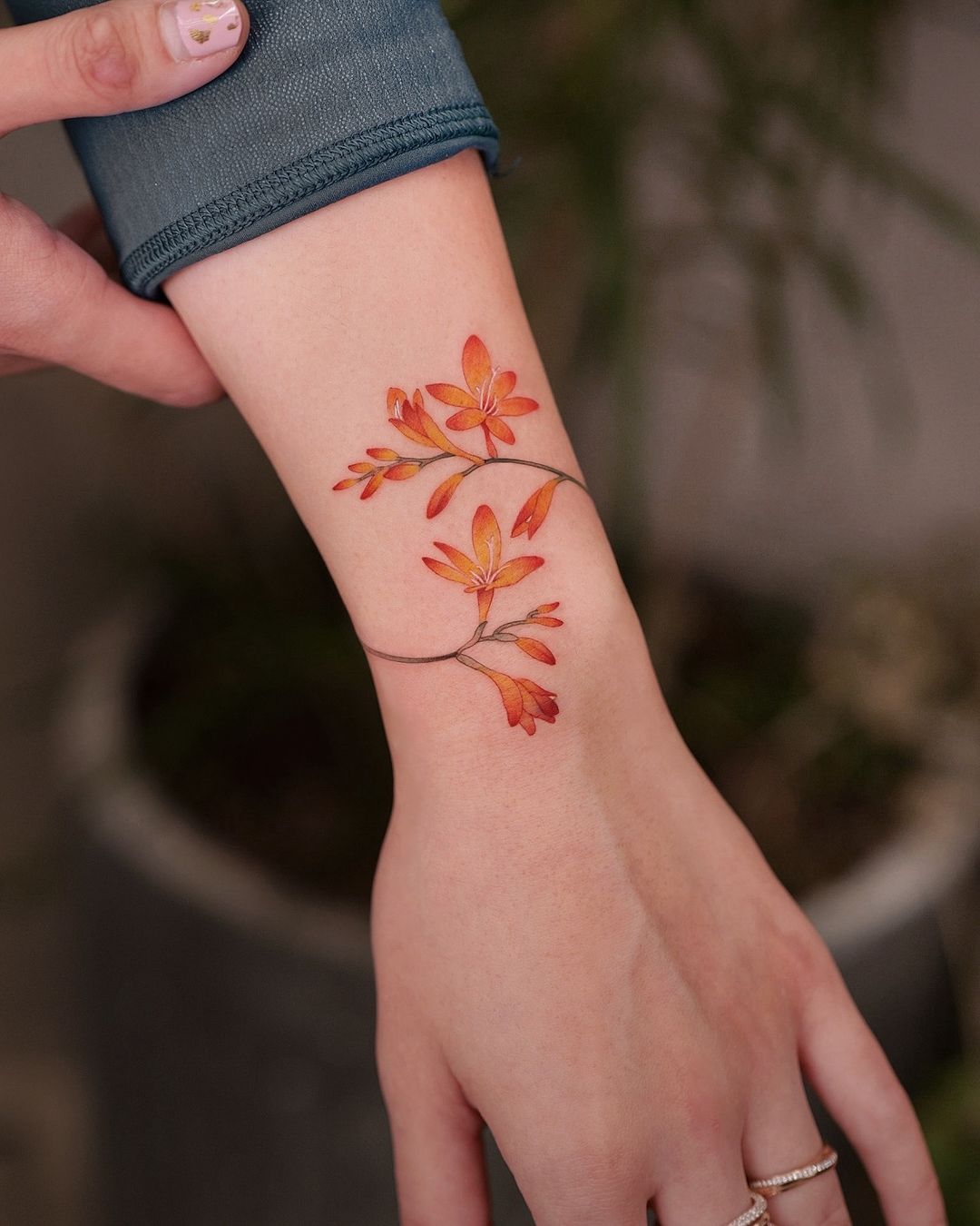 25+ Trendy Bracelet Tattoo Designs to Flaunt Your Style