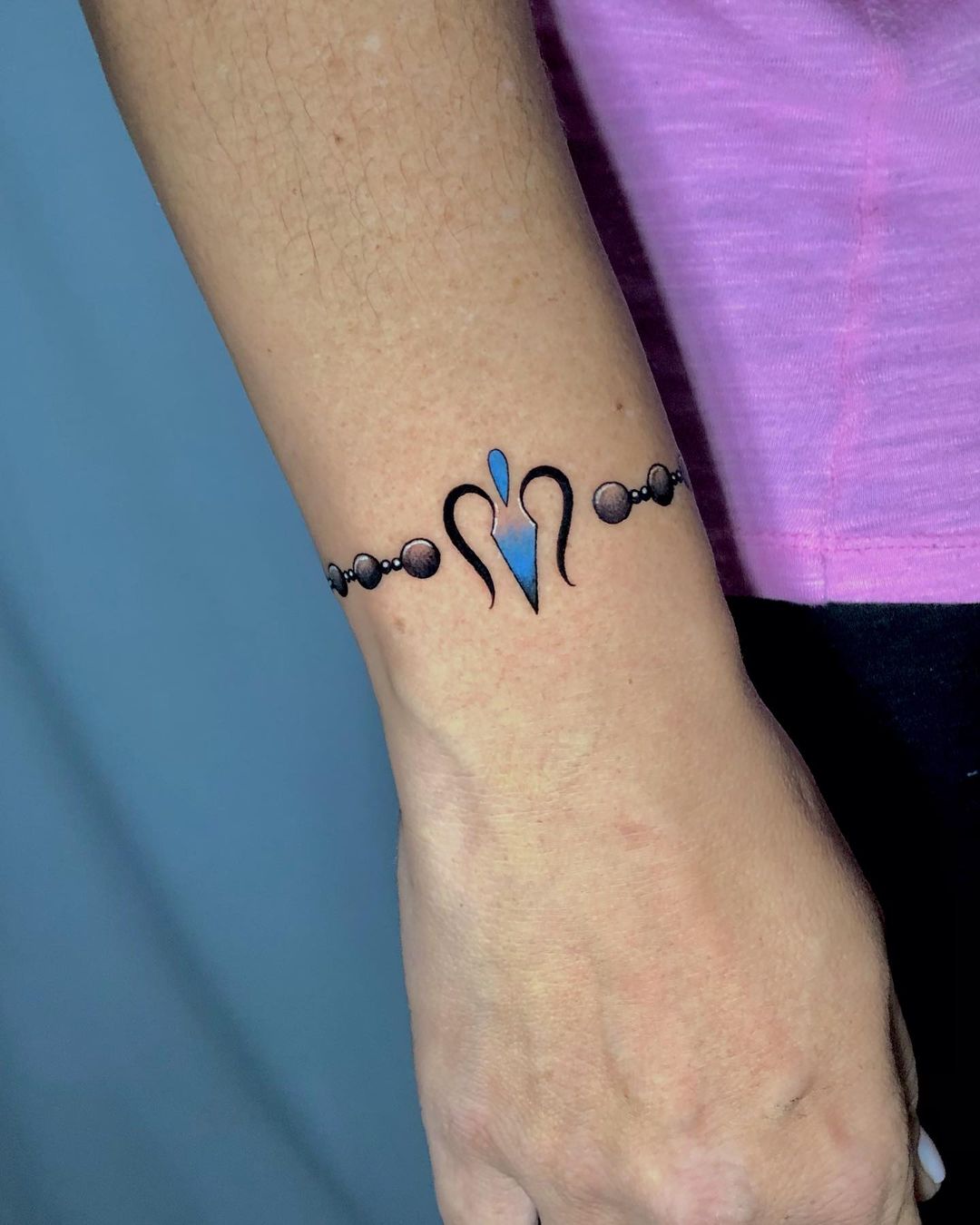 25+ Trendy Bracelet Tattoo Designs to Flaunt Your Style