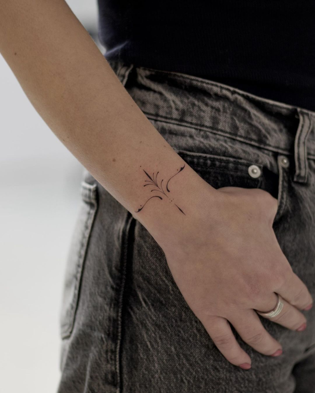 25+ Trendy Bracelet Tattoo Designs to Flaunt Your Style