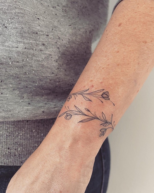 25+ Trendy Bracelet Tattoo Designs to Flaunt Your Style