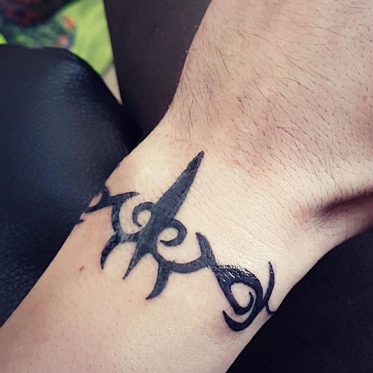 25+ Trendy Bracelet Tattoo Designs to Flaunt Your Style