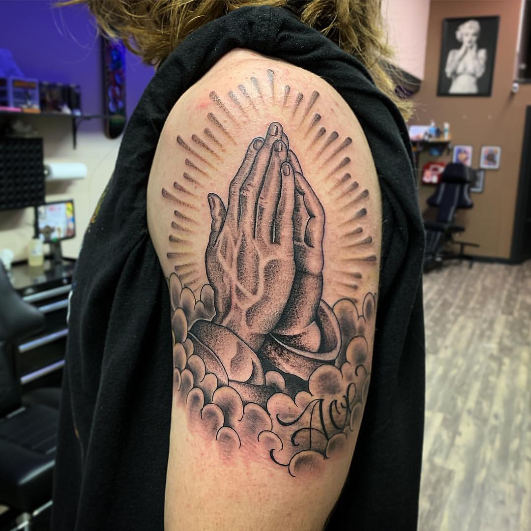 15+ Praying Hands Tattoo Designs That Symbolize Faith