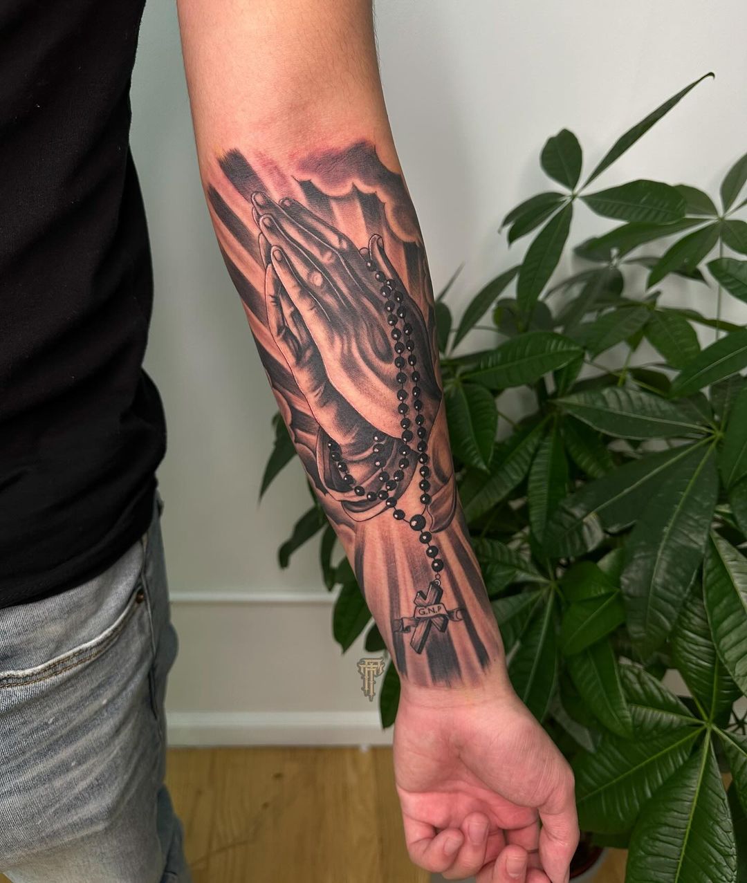 15+ Praying Hands Tattoo Designs That Symbolize Faith
