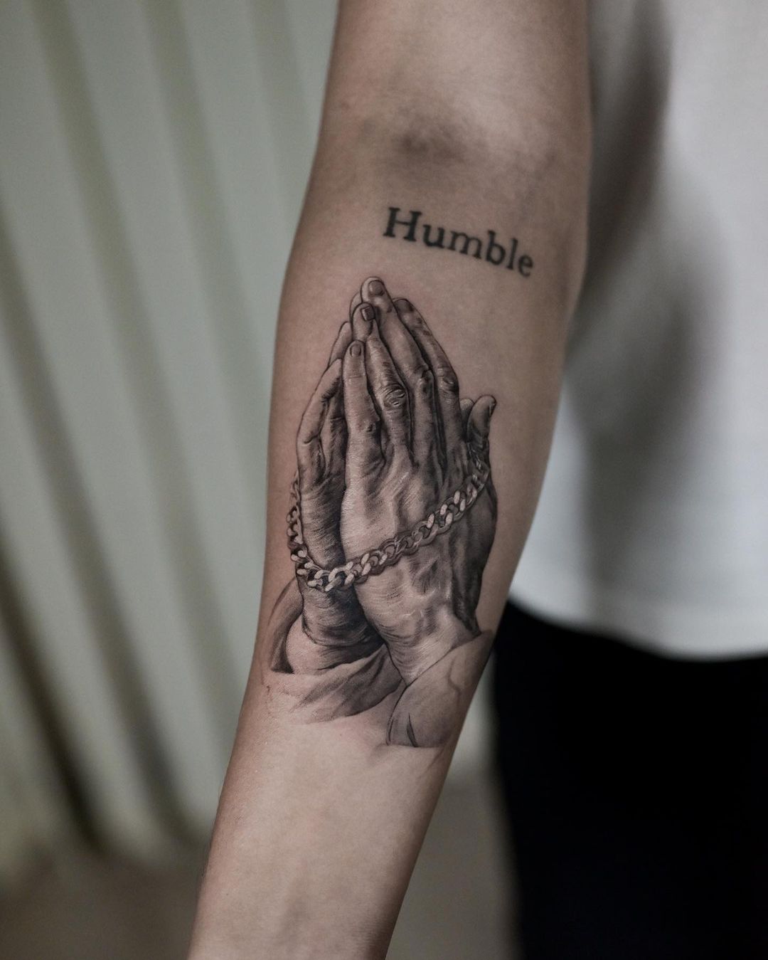 15+ Praying Hands Tattoo Designs That Symbolize Faith