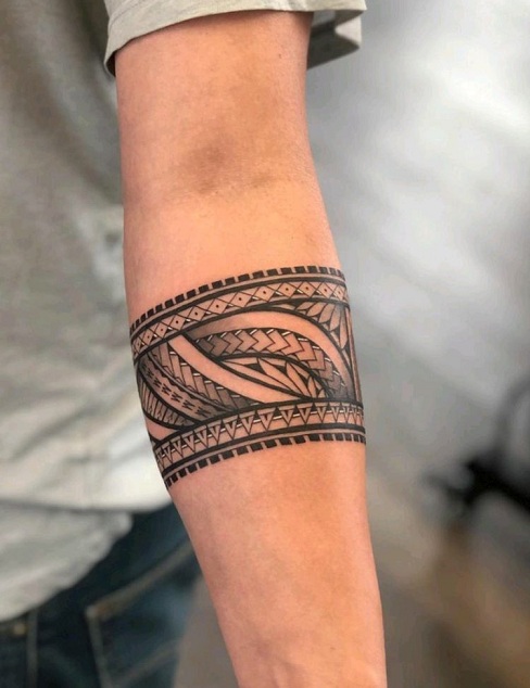 20+ Inspiring Armband Tattoo Designs and Their Meanings