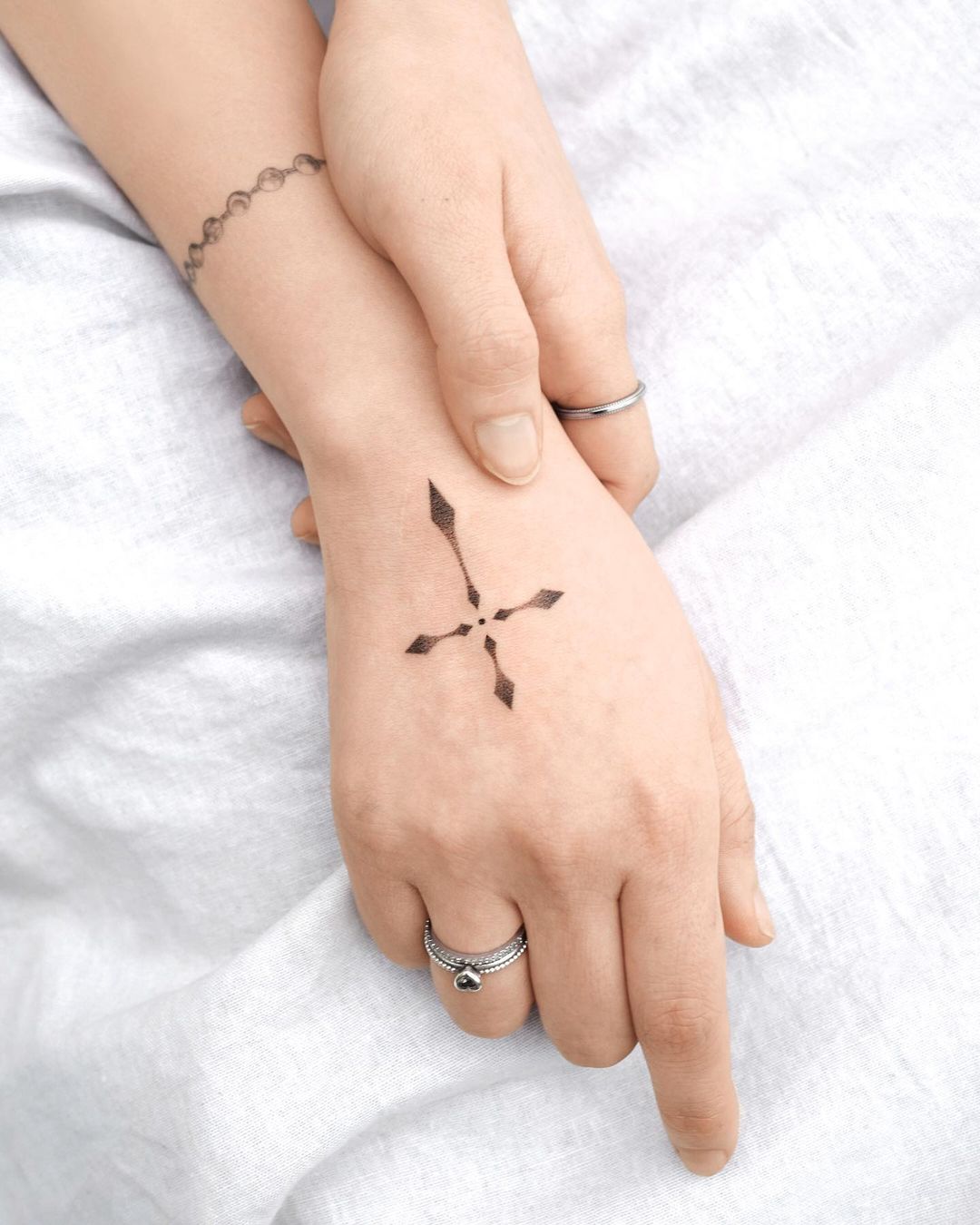40+ Stylish Cross Tattoo Designs For Men And Women
