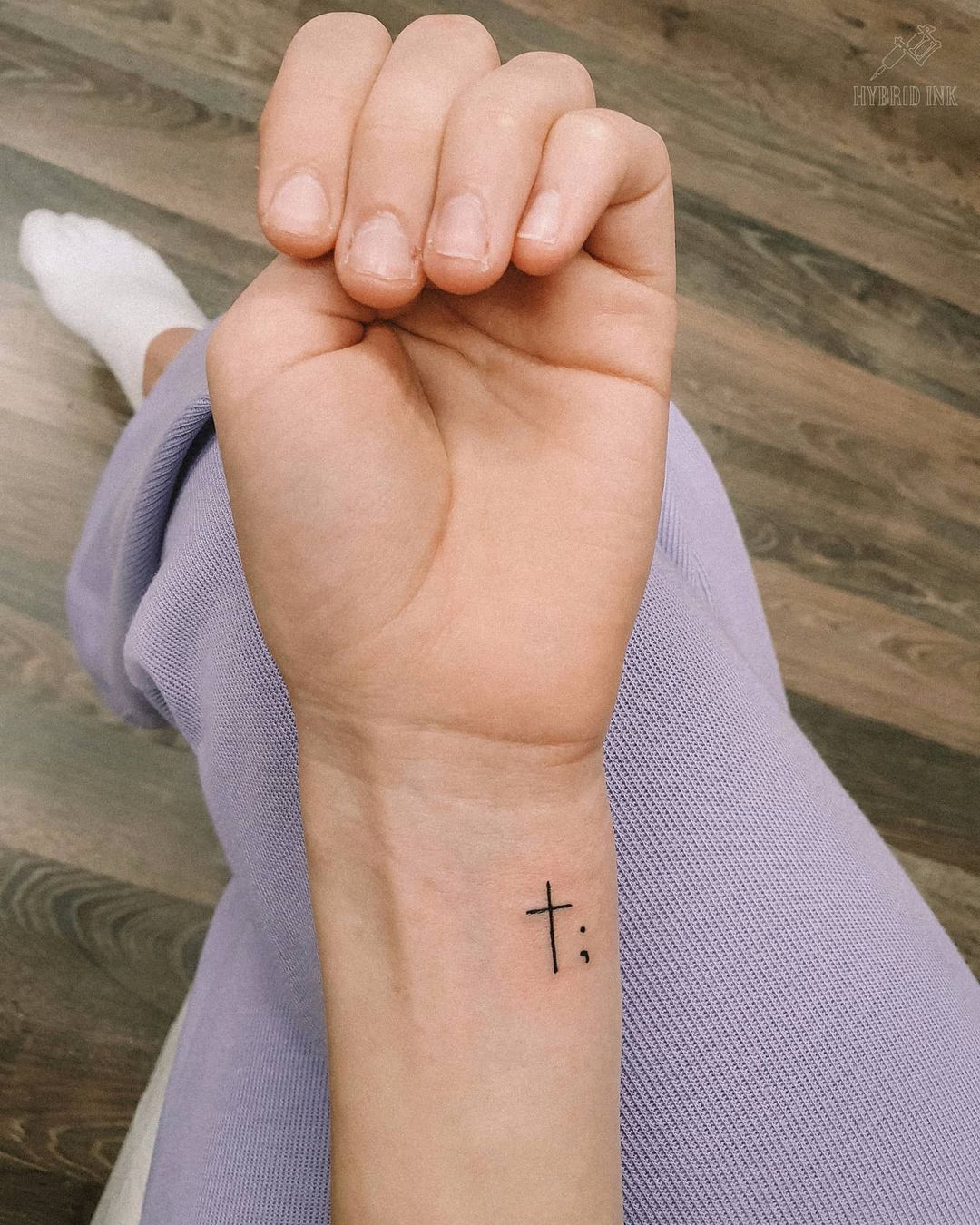 40+ Stylish Cross Tattoo Designs For Men And Women