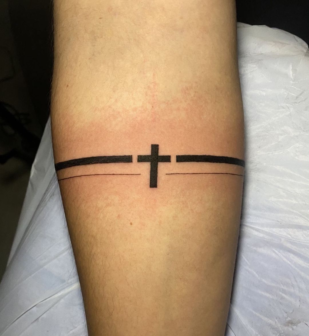 40+ Stylish Cross Tattoo Designs For Men And Women