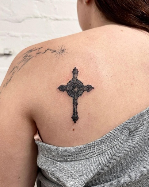 40+ Stylish Cross Tattoo Designs For Men And Women