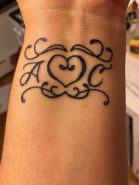35+ Stunning Heart Tattoo Designs That Capture Love❤️