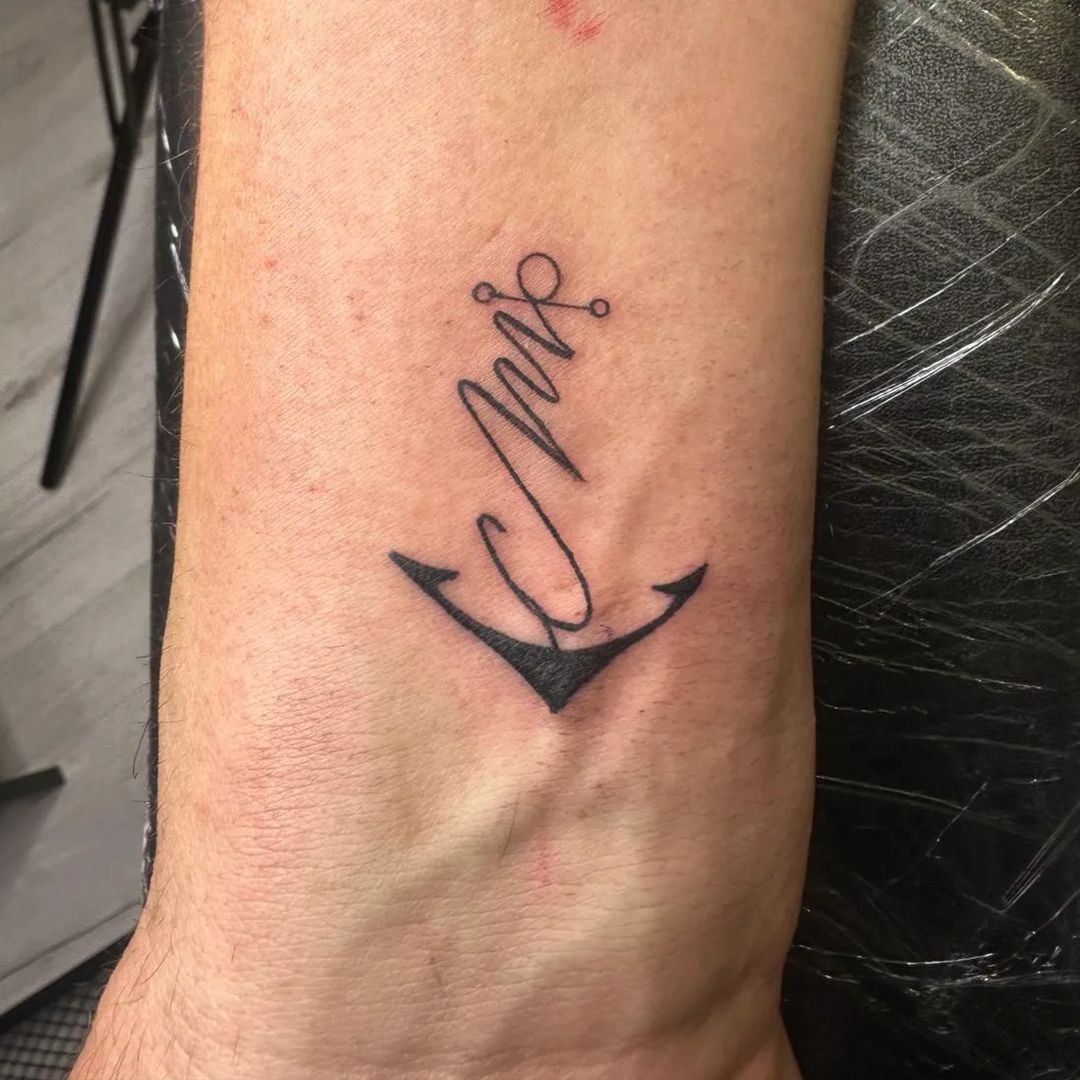 25 Stunning Anchor Tattoo Designs for Nautical Lovers 2024