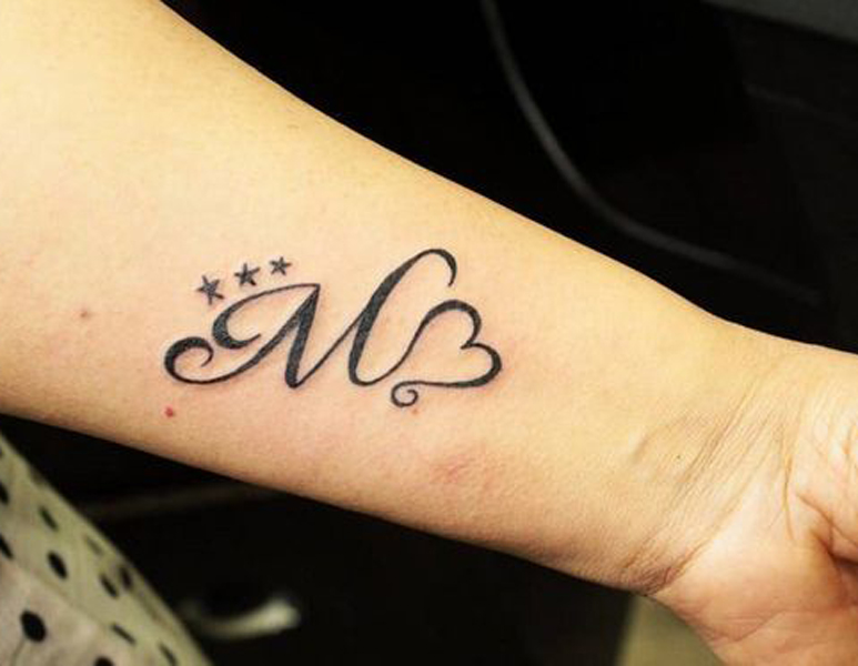 20 Elegant &#039;M&#039; Letter Tattoo Designs for Timeless Appeal