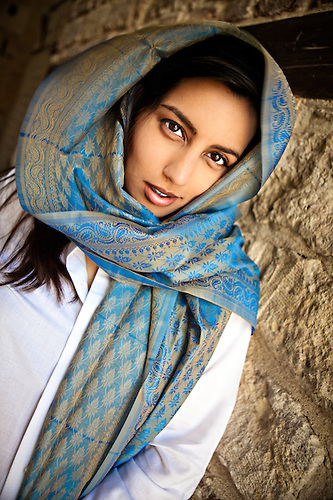 9 Modern and Traditional Indian Scarf Designs | I Fashion Styles