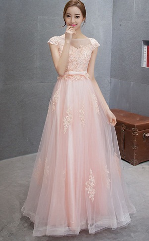 9 Comfort Maternity Gowns for Daily and Special Days