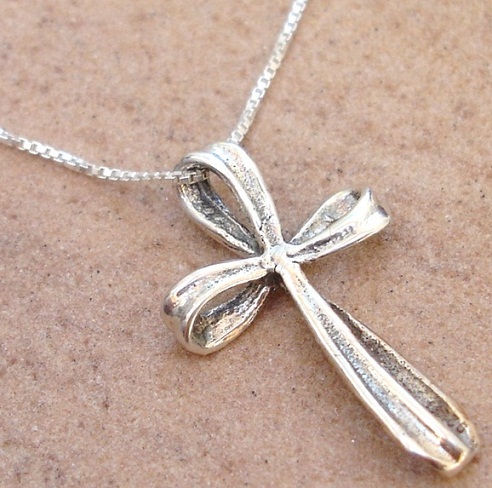 9 Traditional Cross Pendant Designs in India | I Fashion Styles