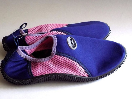 15 Comfortable and Safety Water Shoes for Men and Women