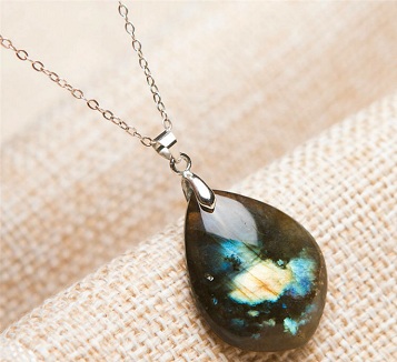 9 Best Stone and Beads Crystal Jewellery Designs in India