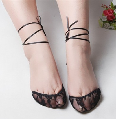 9 Latest Designs of Nylon Socks for Men and Women