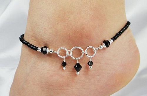 9 Stunning Models of Black Anklets for Women and Girls