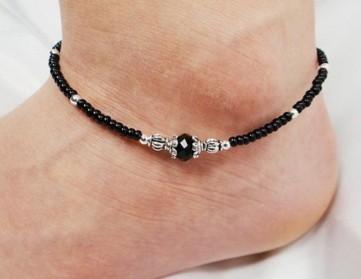 9 Stunning Models of Black Anklets for Women and Girls