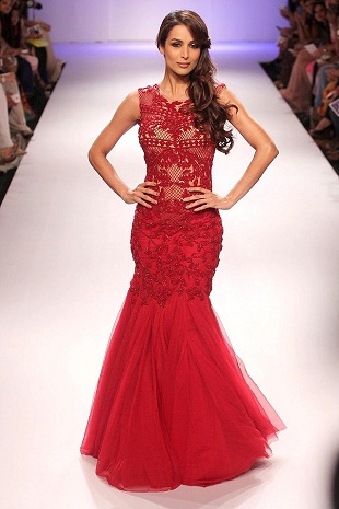 15 Modern and Elegant Full Frocks for Women in Fashion | I Fashion Styles