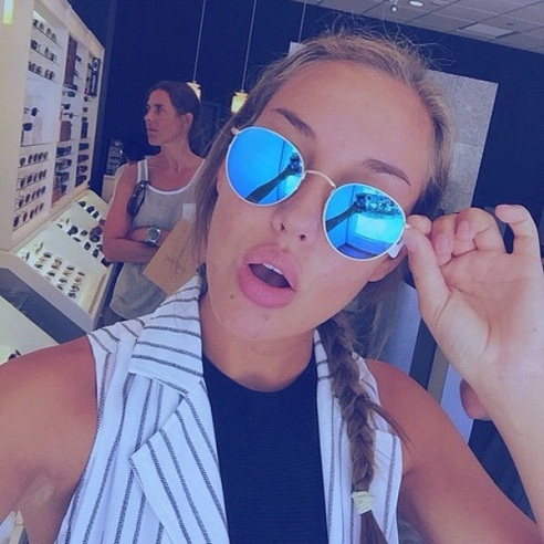 10 Stylish Models of Blue Sunglasses for Men and Women