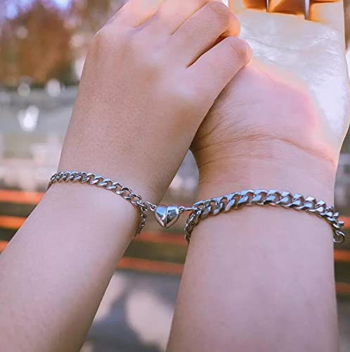 20 Stunning Chain Bracelet Designs for Men and Women
