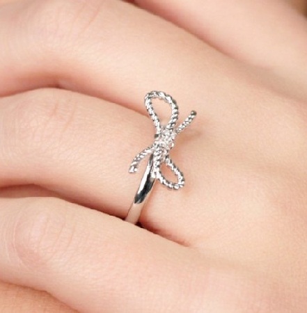 15 Different Types of Promise Rings with Names and Meanings