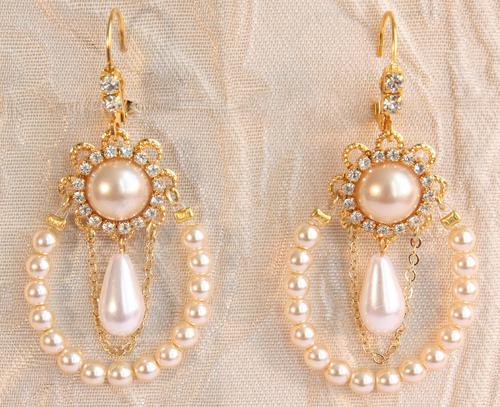 25 Most Attractive Designs of Gold Earrings Collection in 2023