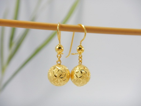 15 Latest Gold Earrings Designs in 2 Grams in 2023 India
