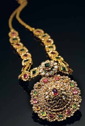 9 Latest Indian Designer Gold Jewellery Designs