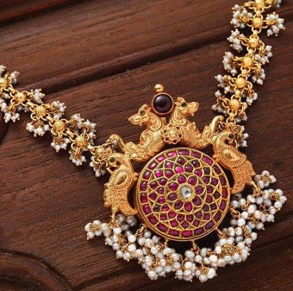 9 Latest Indian Designer Gold Jewellery Designs